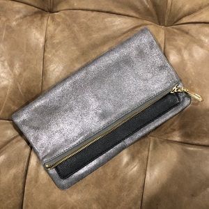 Gap Silver Clutch